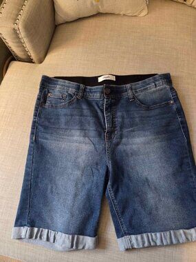 Angels womens jean shorts size 16w Bermuda shorts style